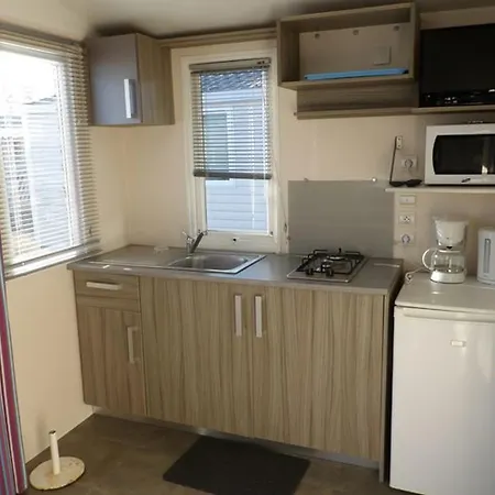 Mobil Avec Terrasse - 2 Personnes - Api-1-52-276 * Saint-Sornin (Charente-Maritime)