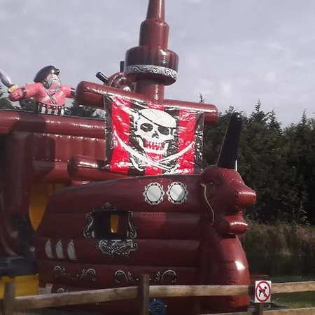 Mobil Avec Terrasse - 2 Personnes - Api-1-52-276 * Saint-Sornin (Charente-Maritime)