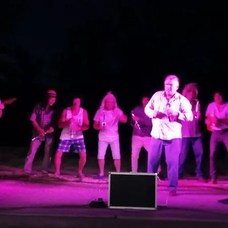 Mobil Avec Terrasse - 2 Personnes - Api-1-52-276 Campeggio Saint-Sornin (Charente-Maritime)